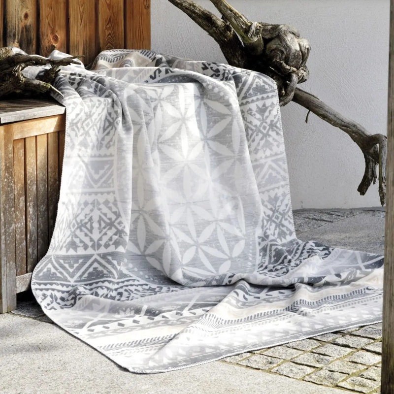 Kuscheldecke Blume des Lebens grau
