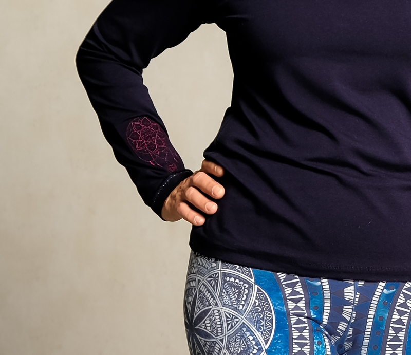 Langarm-Shirt &quote;Chakra Flower&quote; - dunkelblau